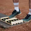 Brosse - pieds chaussures en bois