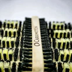 Brosse - pieds chaussures en bois