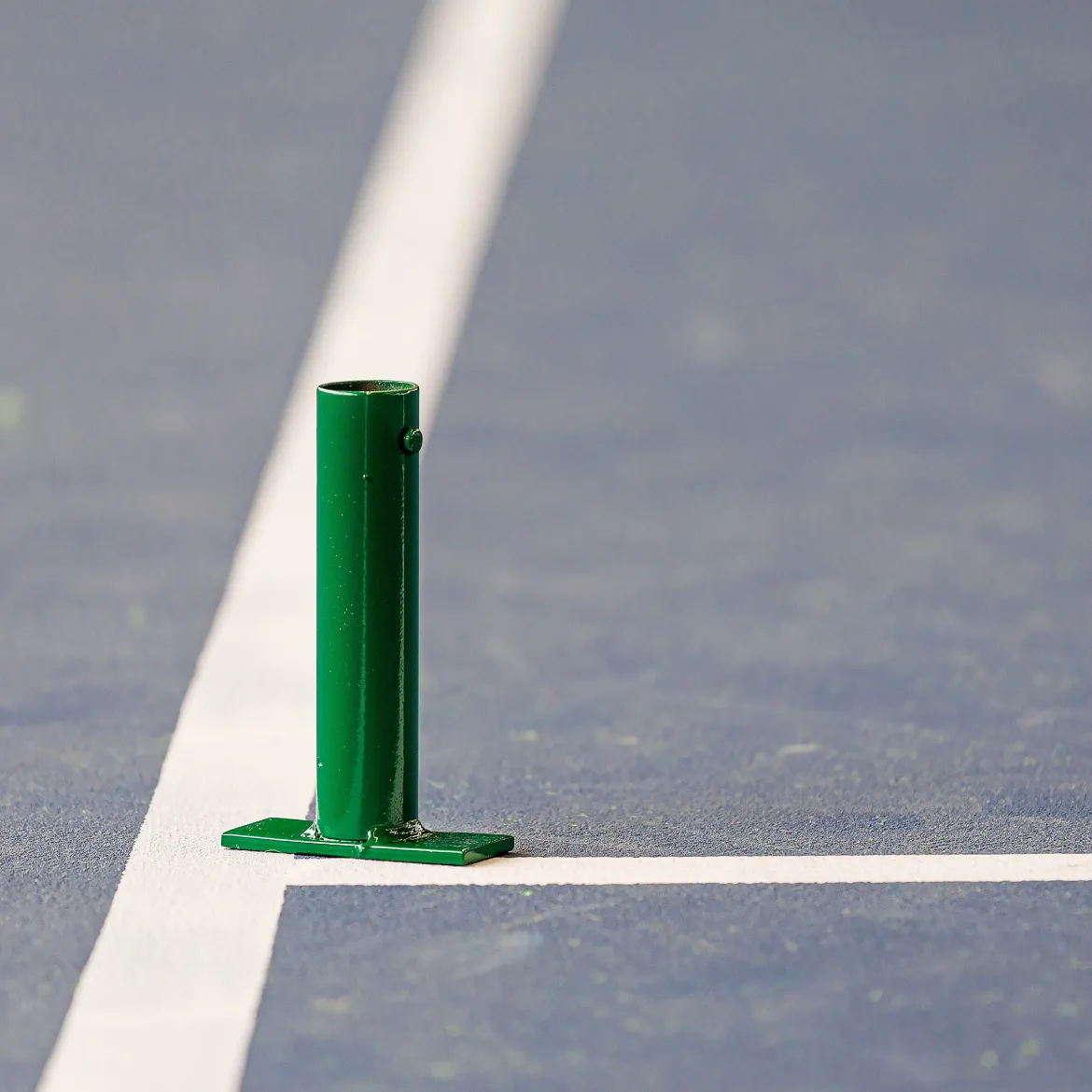 Fixation à sceller pour régulateur de filet tennis