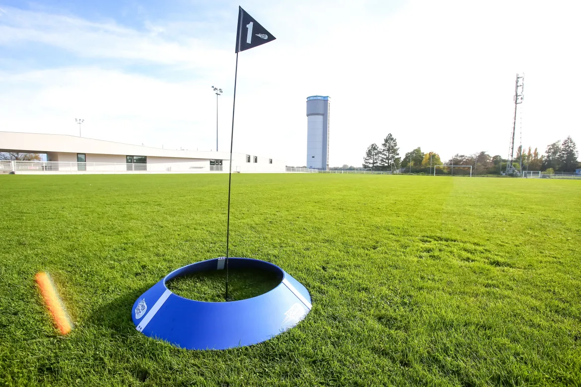 Kit de cible de FOOT GOLF avec jalon et drapeau
