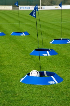 Kit de 10 cibles de FOOT GOLF avec jalon et drapeaux