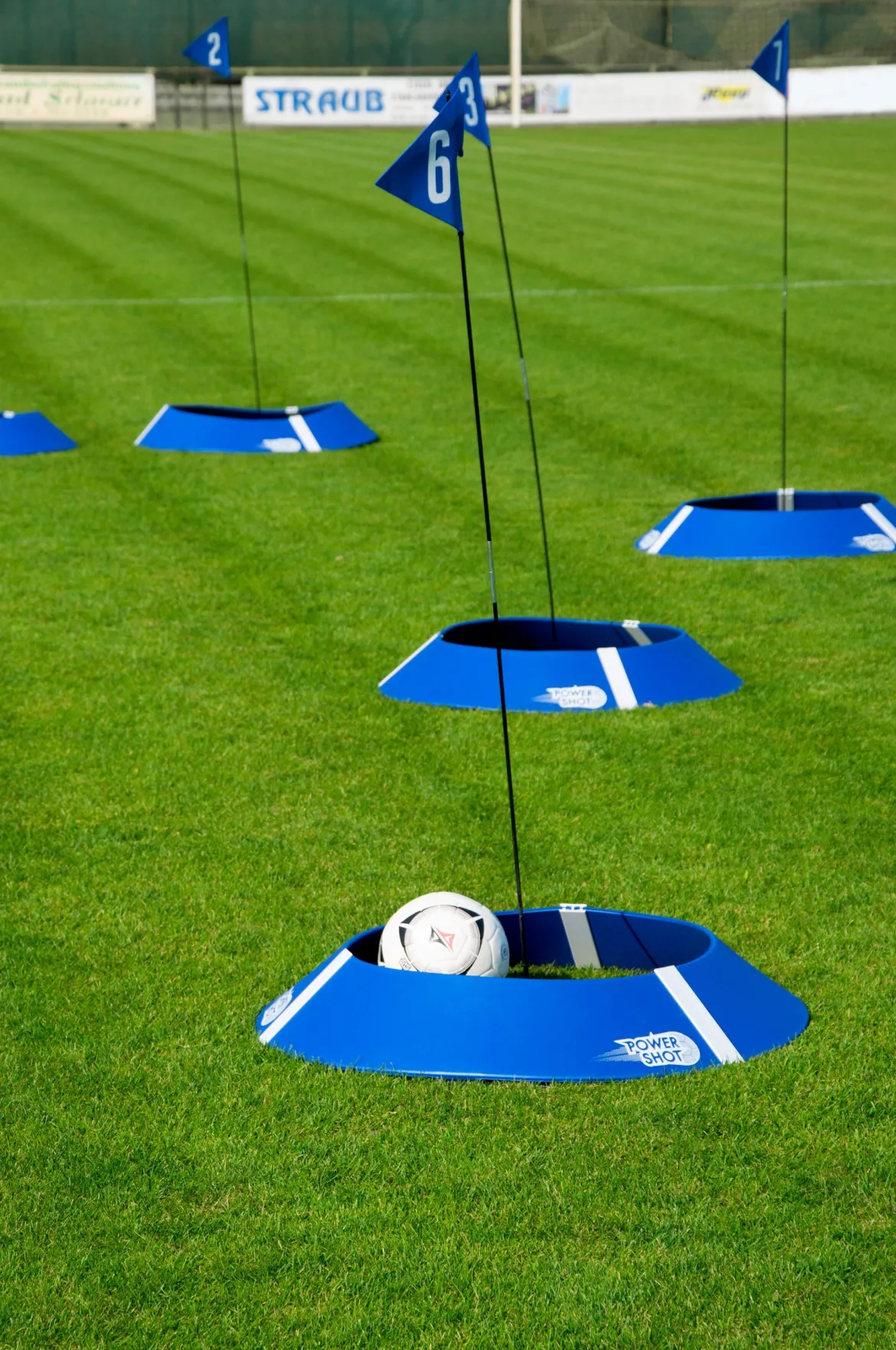 Kit de 10 cibles de FOOT GOLF avec jalon et drapeaux