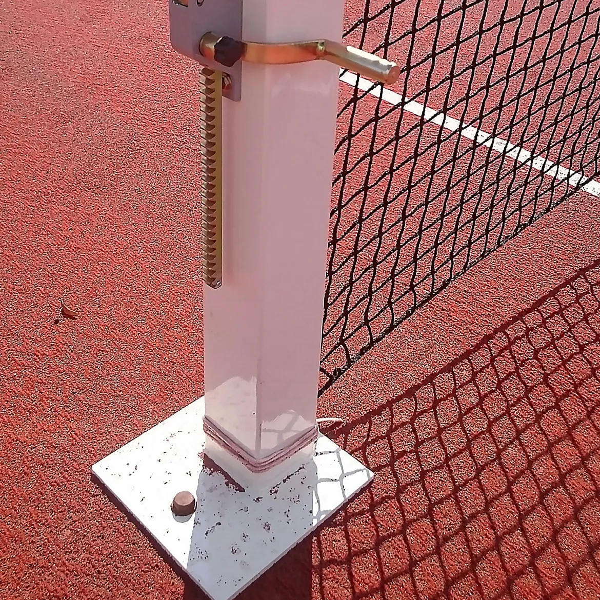 Poteaux de tennis carrés - sur platines